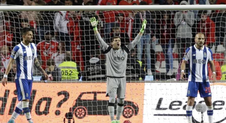 Casillas en un juego con el Porto 