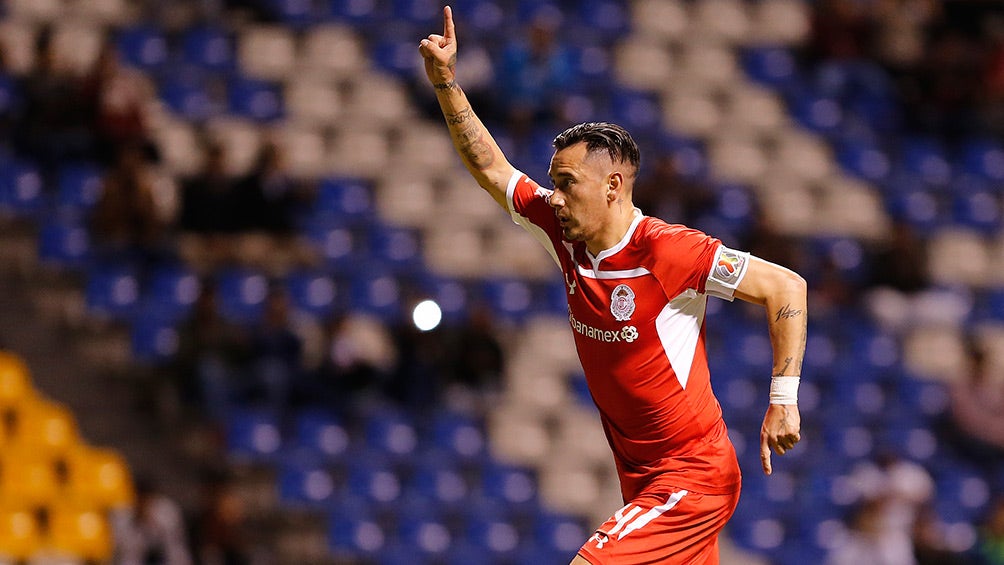 Sambueza festeja un gol con Toluca en 2018