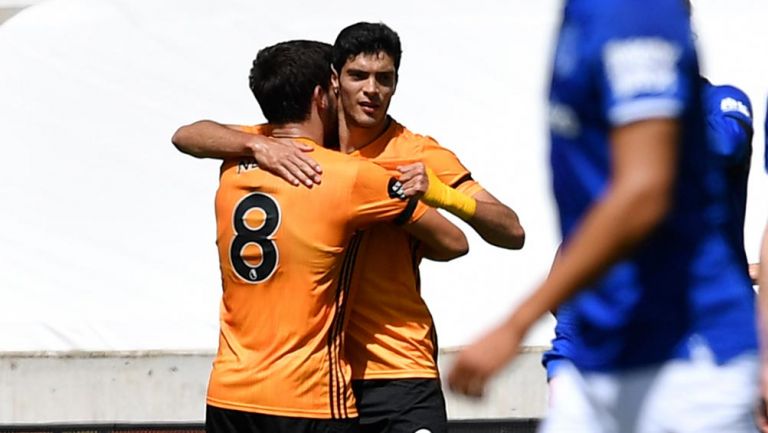 El mexicano celebra su gol contra Everton 