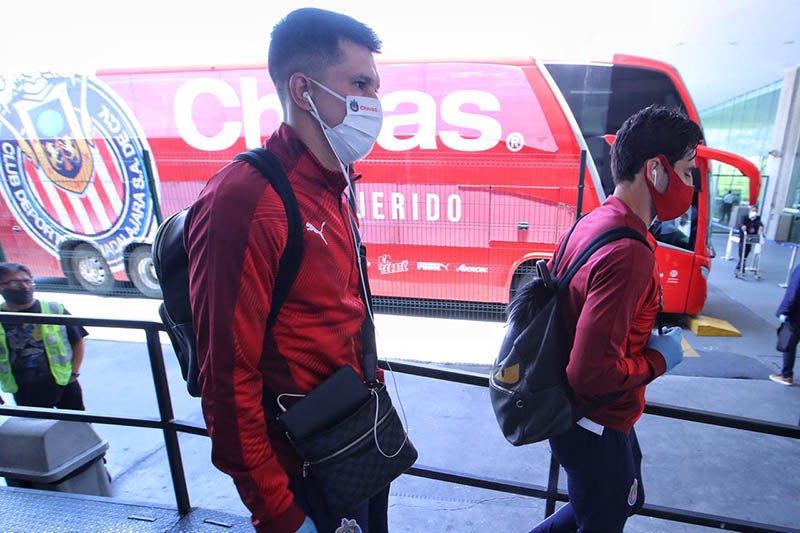 Jesús Molina y Pollo Briseño llegando a la CDMX 