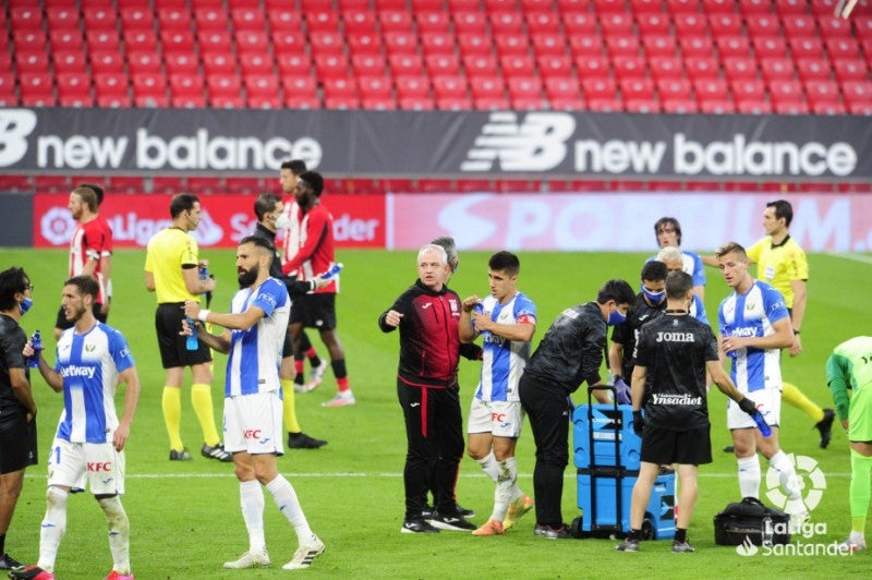 Javier Aguirre durante un partido del Leganés