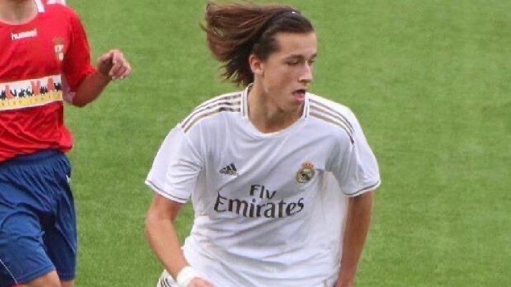 Álvaro Fernández durante un partido con Real Madrid Castilla