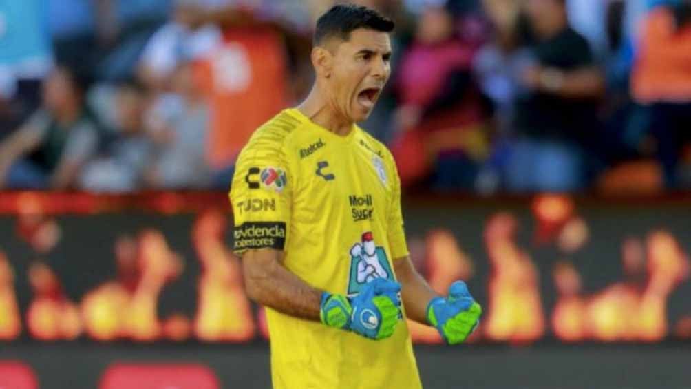 Oscar Ustari celebra un gol de Pachuca