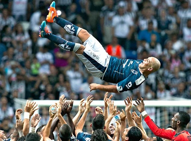 Suazo, durante un partido de homenaje