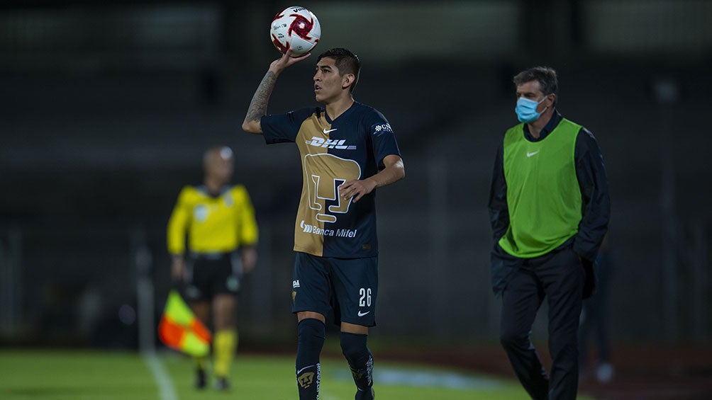 Jonathan Suárez  en un partido con Pumas de Copa por México