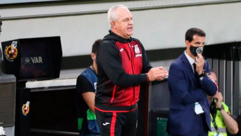 Javier Aguirre durante un partido del Leganés