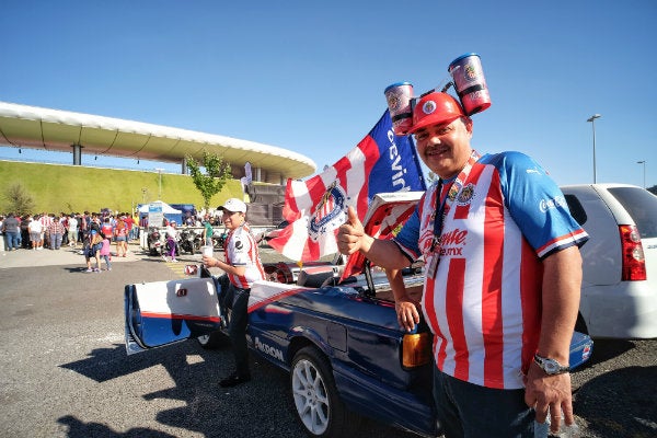 Afición de Chivas en el Akron