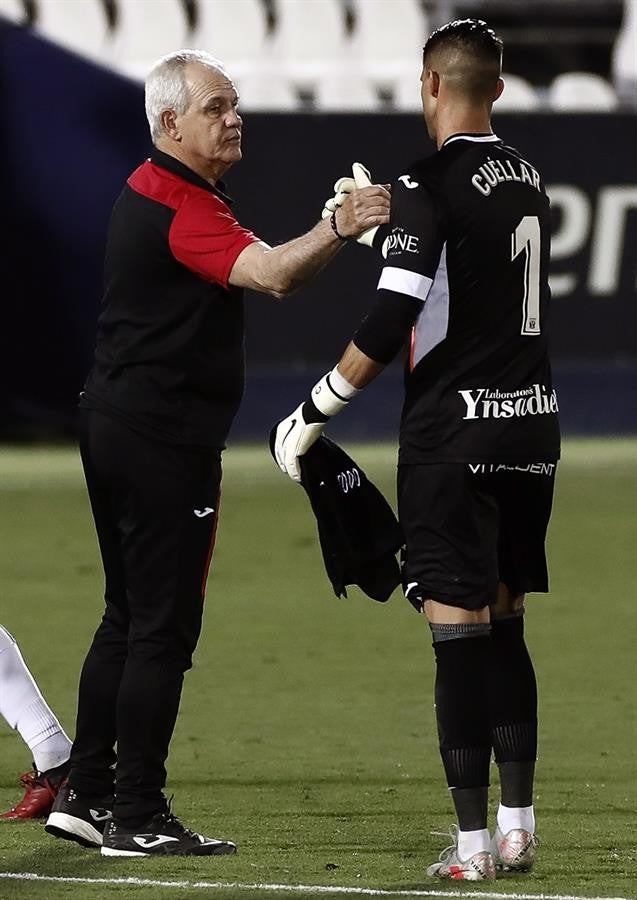 Javier Aguirre durante un partido del Leganés