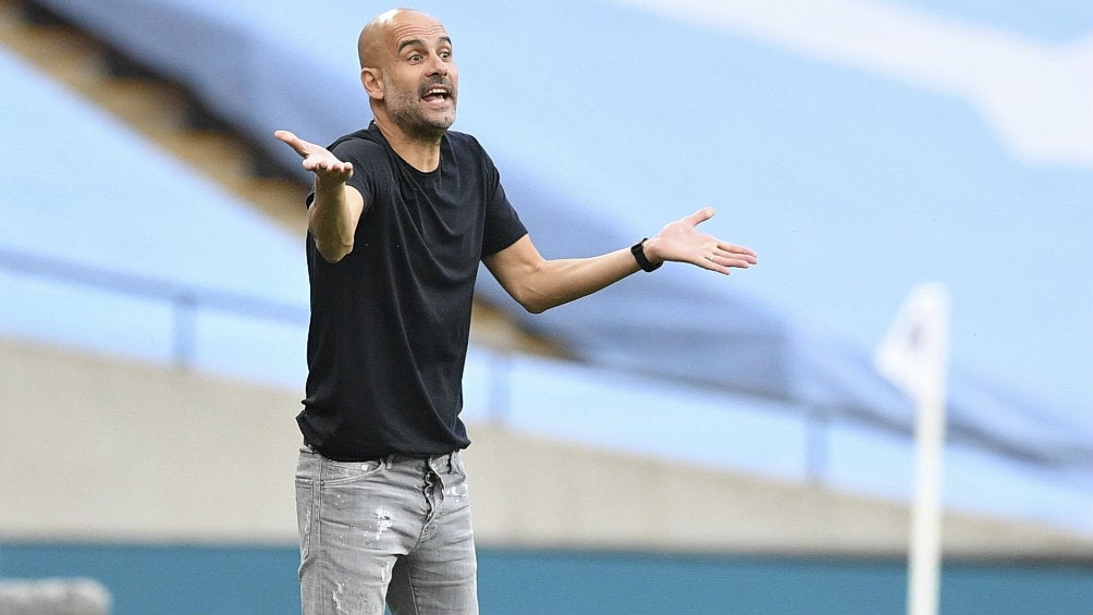 VIDEO: Pep Guardiola habló solo durante partido del City y se hace viral