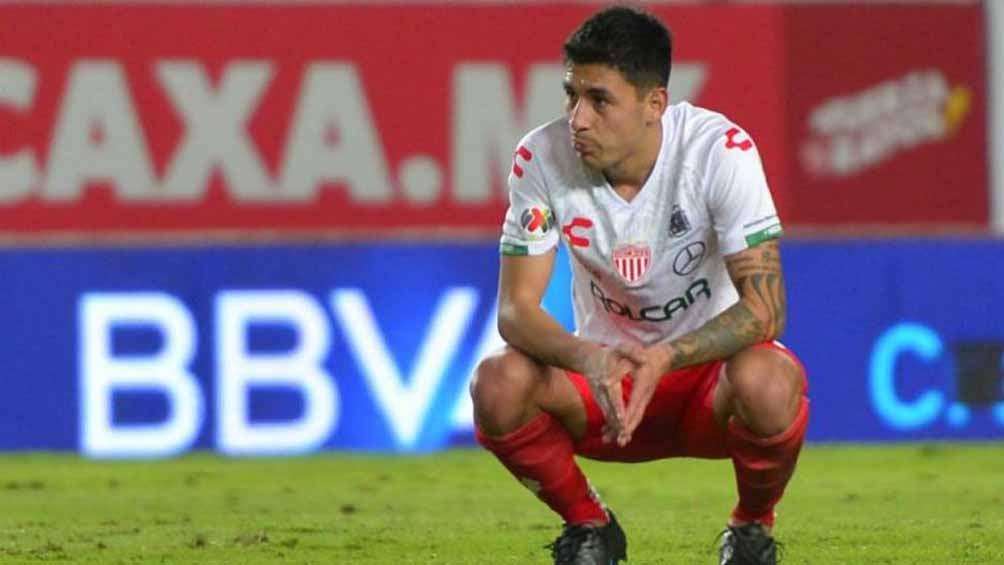 Claudio Baeza en un partido con Necaxa