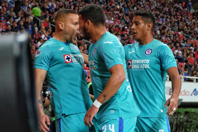 Cabecita celebra un gol con sus compañeros