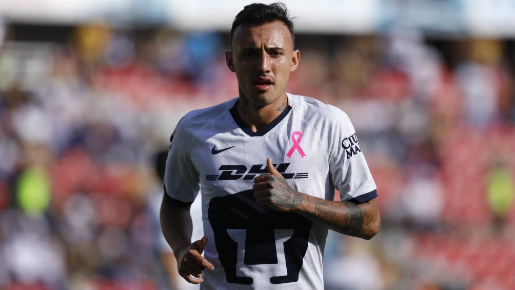 Brian Figueroa en partido con Pumas