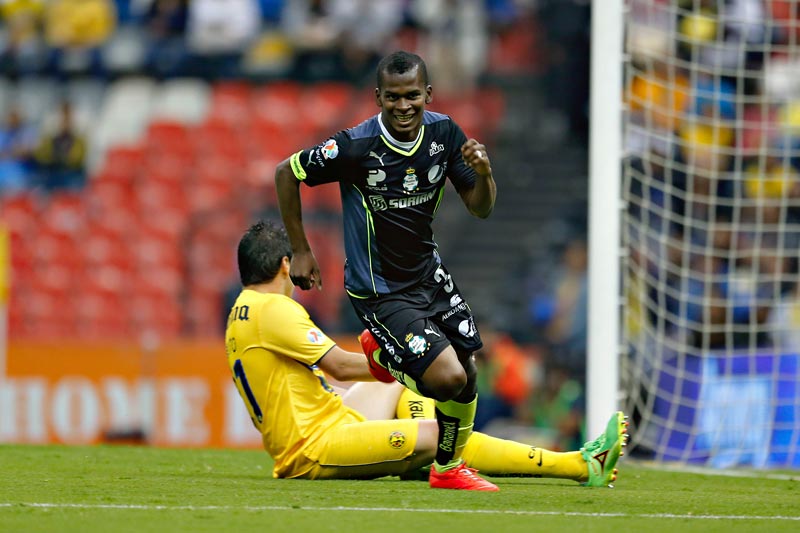 El colombiano celebrando un gol vs el club de Coapa