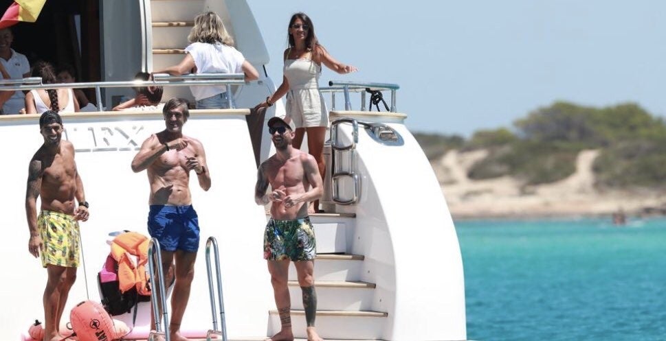 Messi y Suárez disfrutan de sus días libres en Ibiza