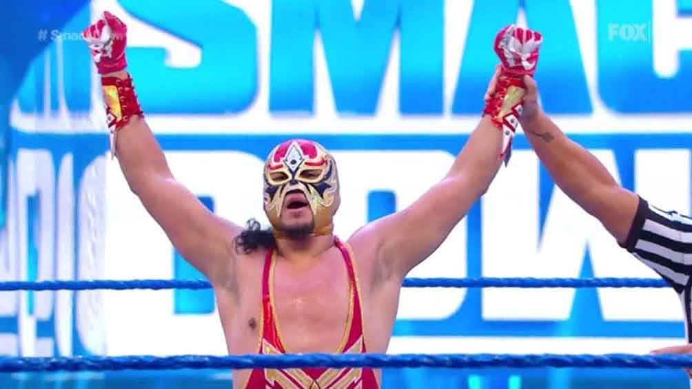 Gran Metalik celebra victoria de la WWE