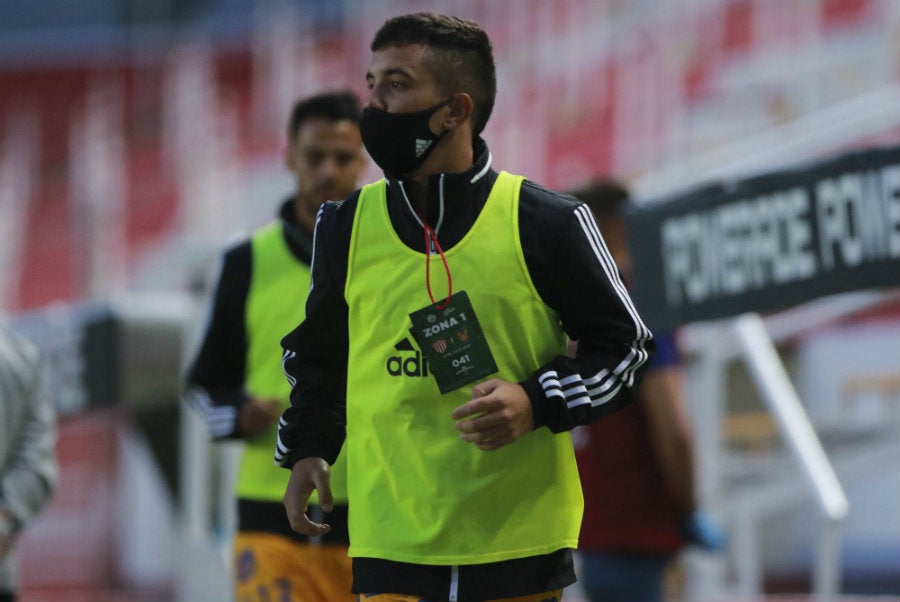 Fernández previo a su debut oficial con Tigres en el Estadio Victoria