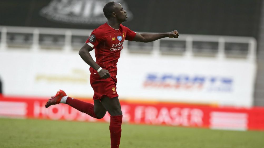 Sadio Mané celebrando una anotación con Liverpool