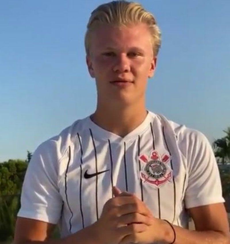 Haaland con la playera del Corinthians