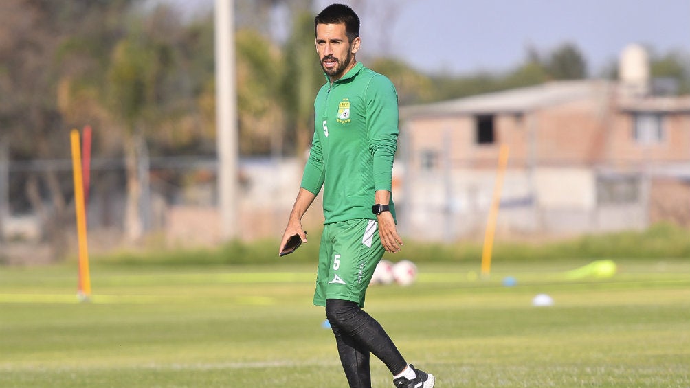 Fernando Navarro en entrenamiento