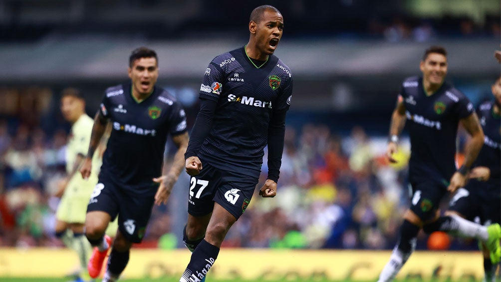 Diego Rolán festeja una anotación de Juárez