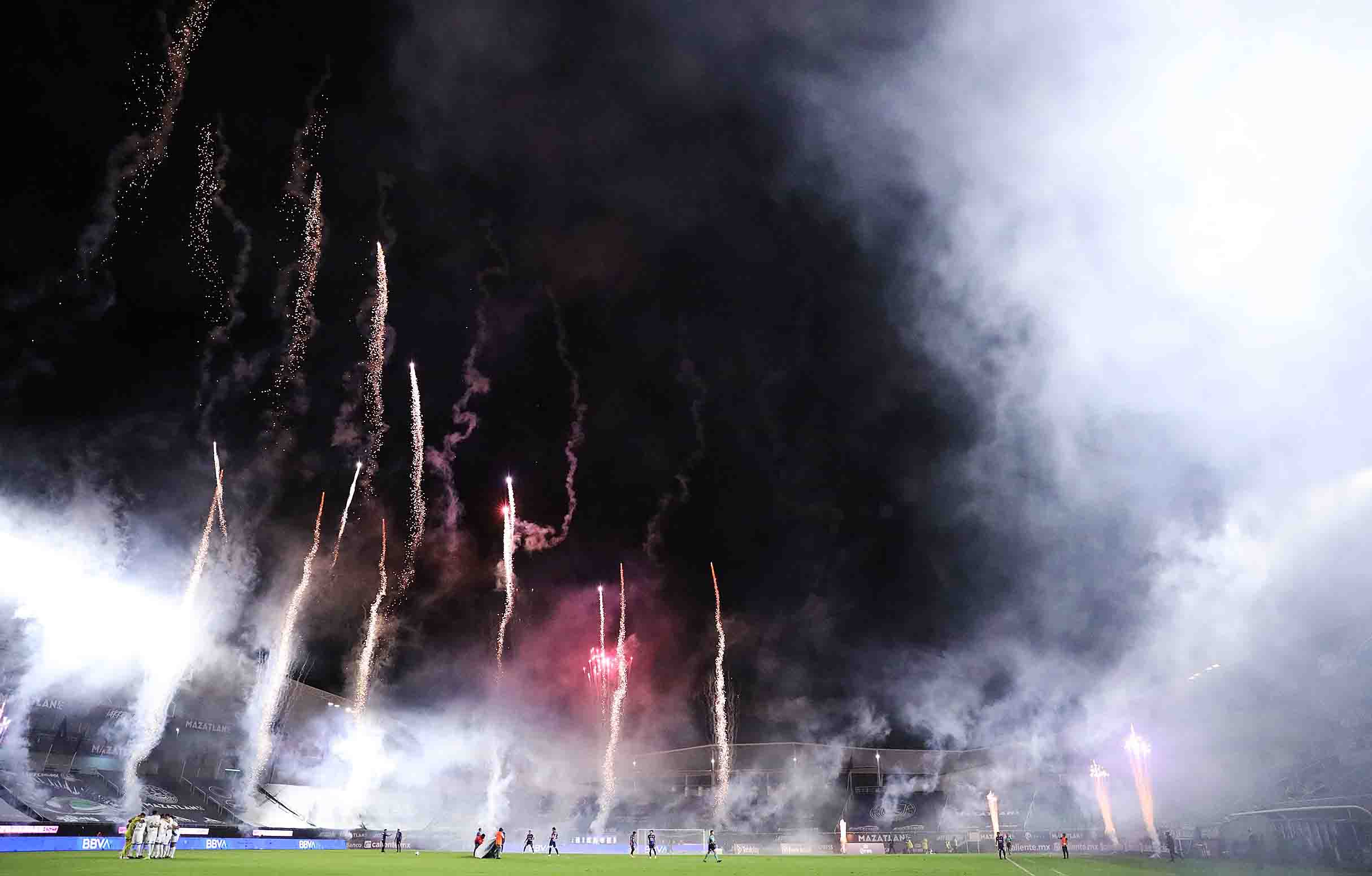 Fuegos artificiales alumbran el Kraken