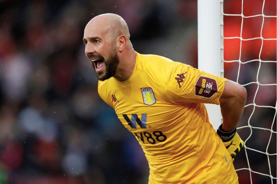 Reina en un juego con el Aston Villa