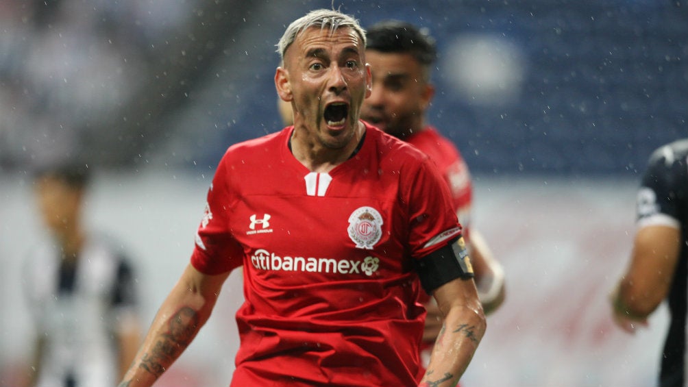 Rubens Sambueza en partido Toluca