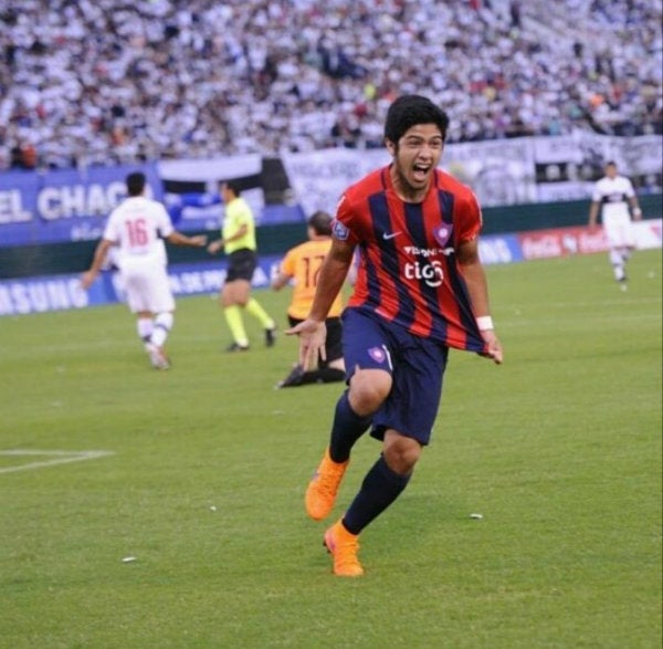 El paraguayo celebra un gol con Cerro Porteño