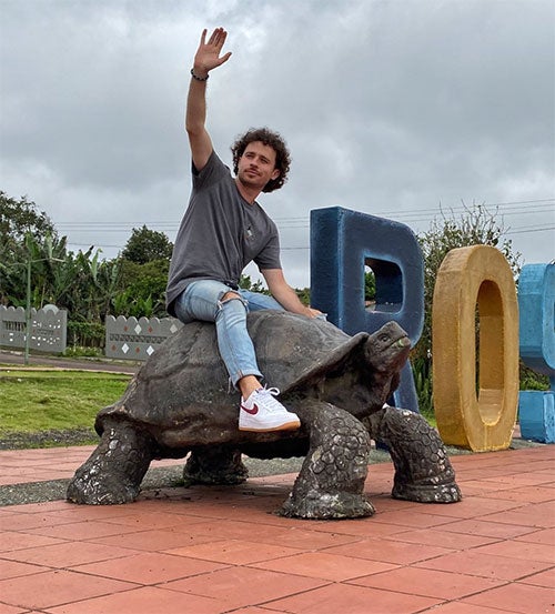 Luisito Comunica en una de las fotos que comparte en redes