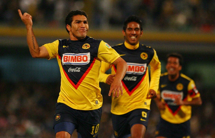 Salvador Cabañas celebra gol en Ciudad Universitaria