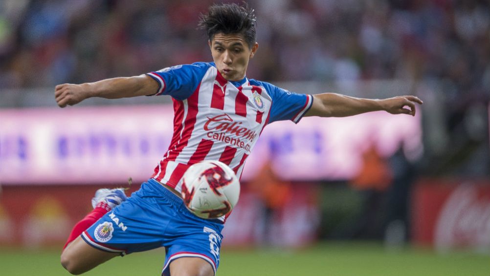 Dieter Villalpando en acción con Chivas