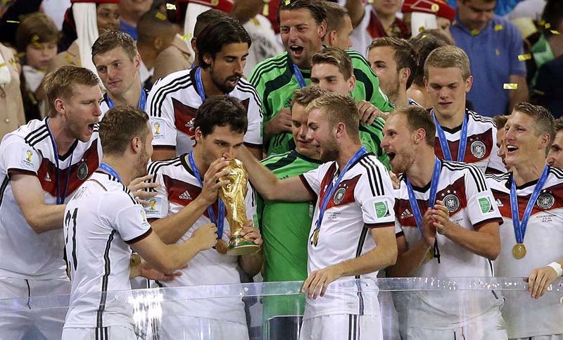 Jugadores de Alemania celebran el título en Brasil 2014 