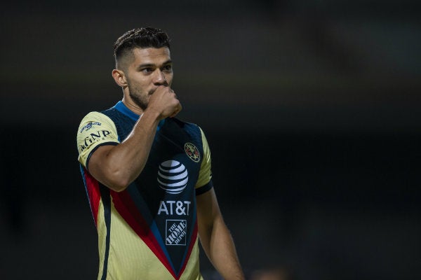 Martín celebra uno de sus goles contra Xolos