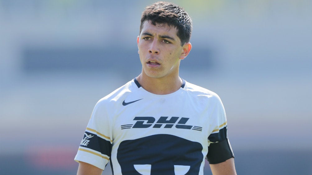 Erik Lira jugando con Pumas