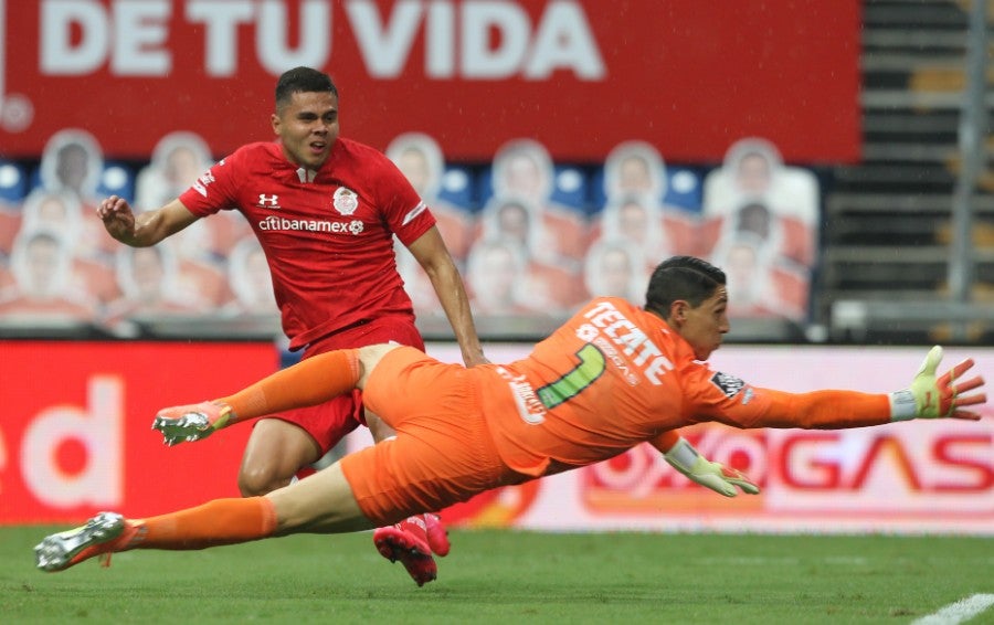 Hugo González durante un partido con Monterrey