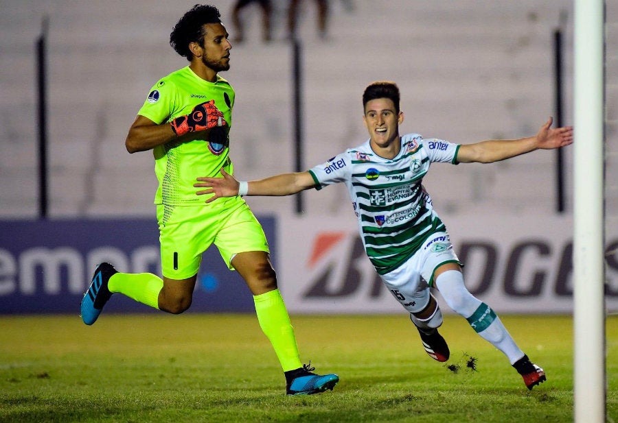 E,l uruguayo celebra gol con el Plaza Colonia