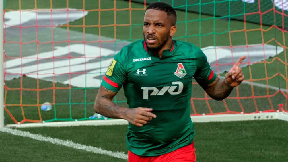 Jefferson Farfán durante un duelo con el Lokomotiv 