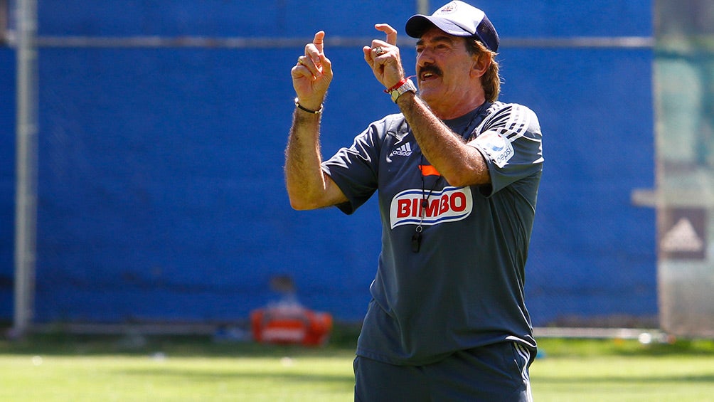 La Volpe, durante un entrenamiento de Chivas