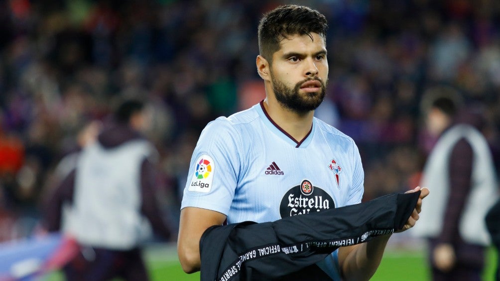 Néstor Araujo durante un partido con Celta de Vigo