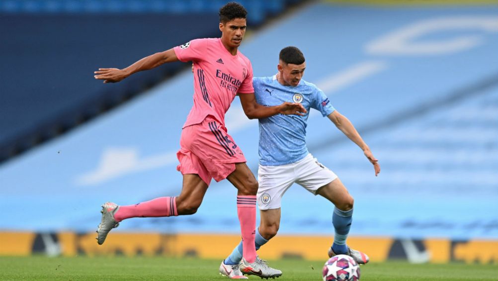 Raphael Varane en acción ante Manchester City 