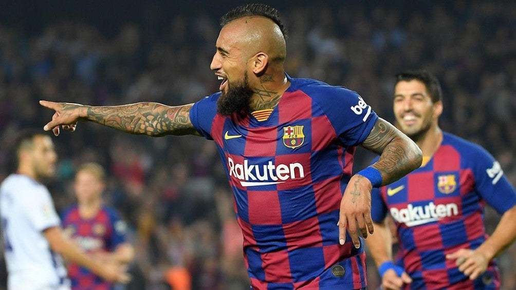 Arturo Vidal celebra un gol con Barcelona