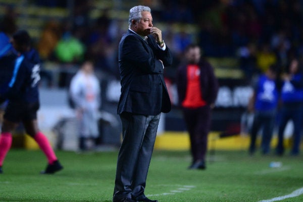 Víctor Manuel Vucetich como técnico de Gallos Blancos