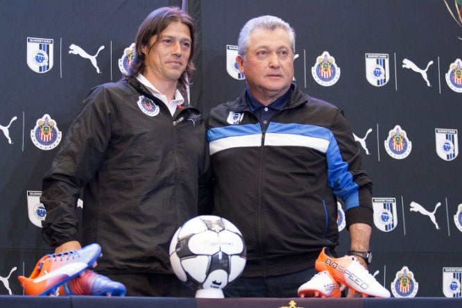 Almeyda y Vucetich en conferencia de prensa