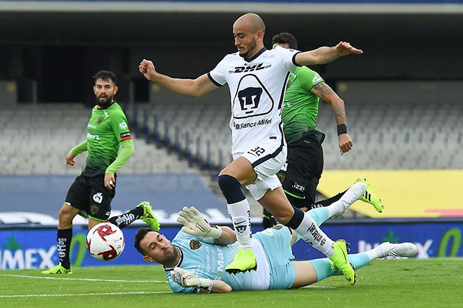 González, en la jugada del penalti contra Bravos