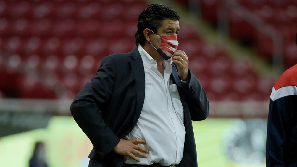 Chivas: Luis Fernando Tena dejó de ser entrenador del Rebaño, anunció el club