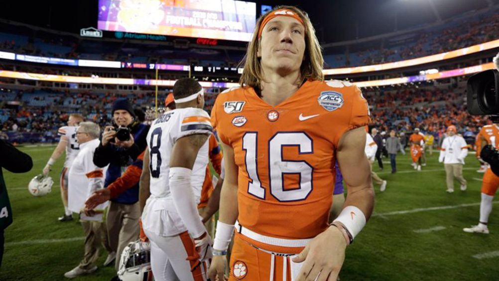 Trevor Lawrence, tras un partido de Clemson