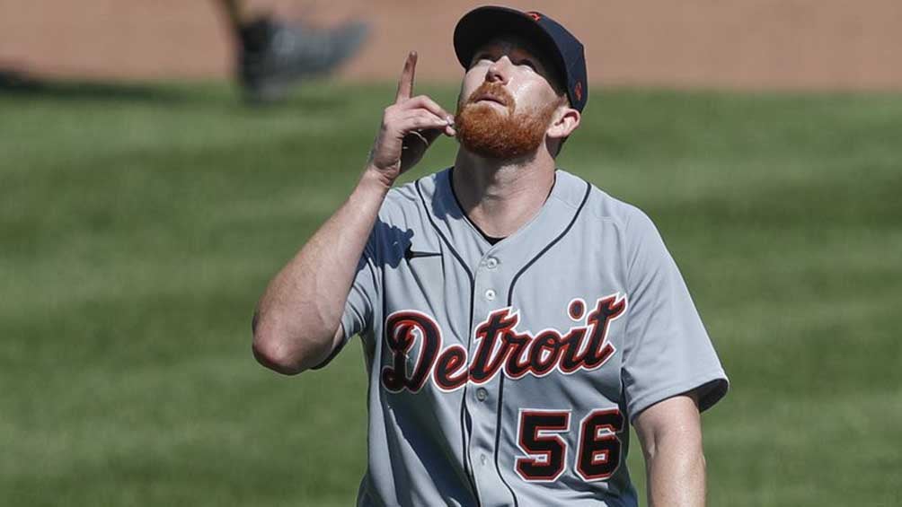 Spencer Turnbull de los Tigres de Detroit agradece tras una jugada