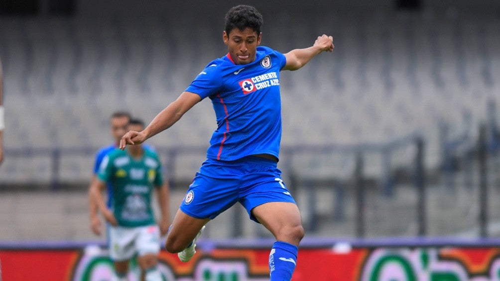 Luis Romo durante un partido con Cruz Azul