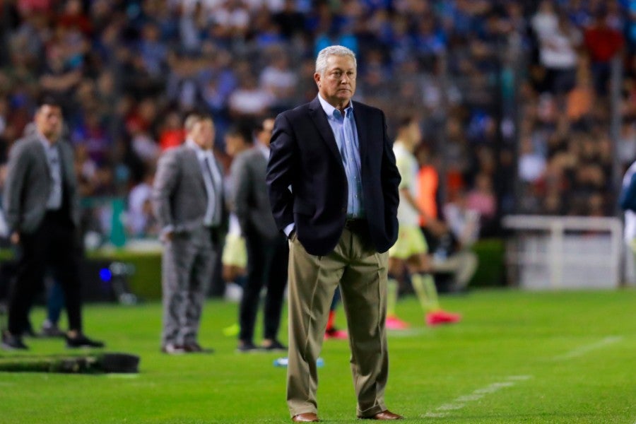 Víctor Manuel Vucetich durante un partido con Querétaro