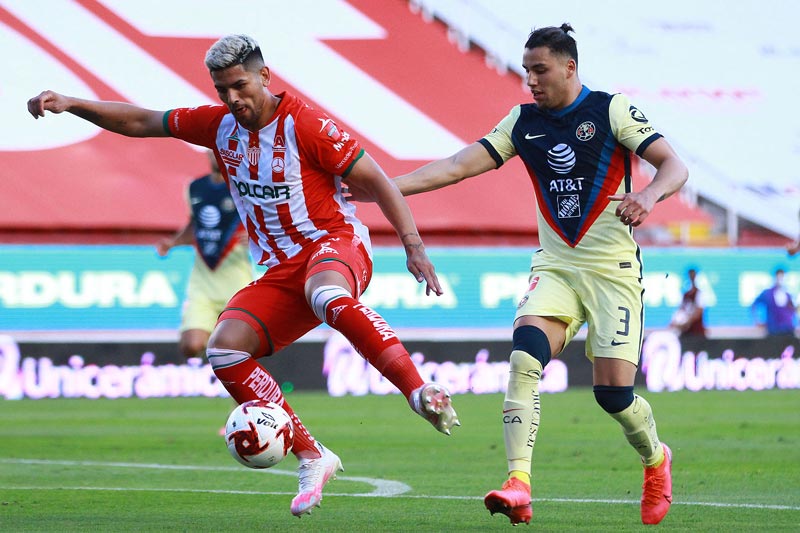 El zaguero azulcrema durante un partido vs Necaxa 